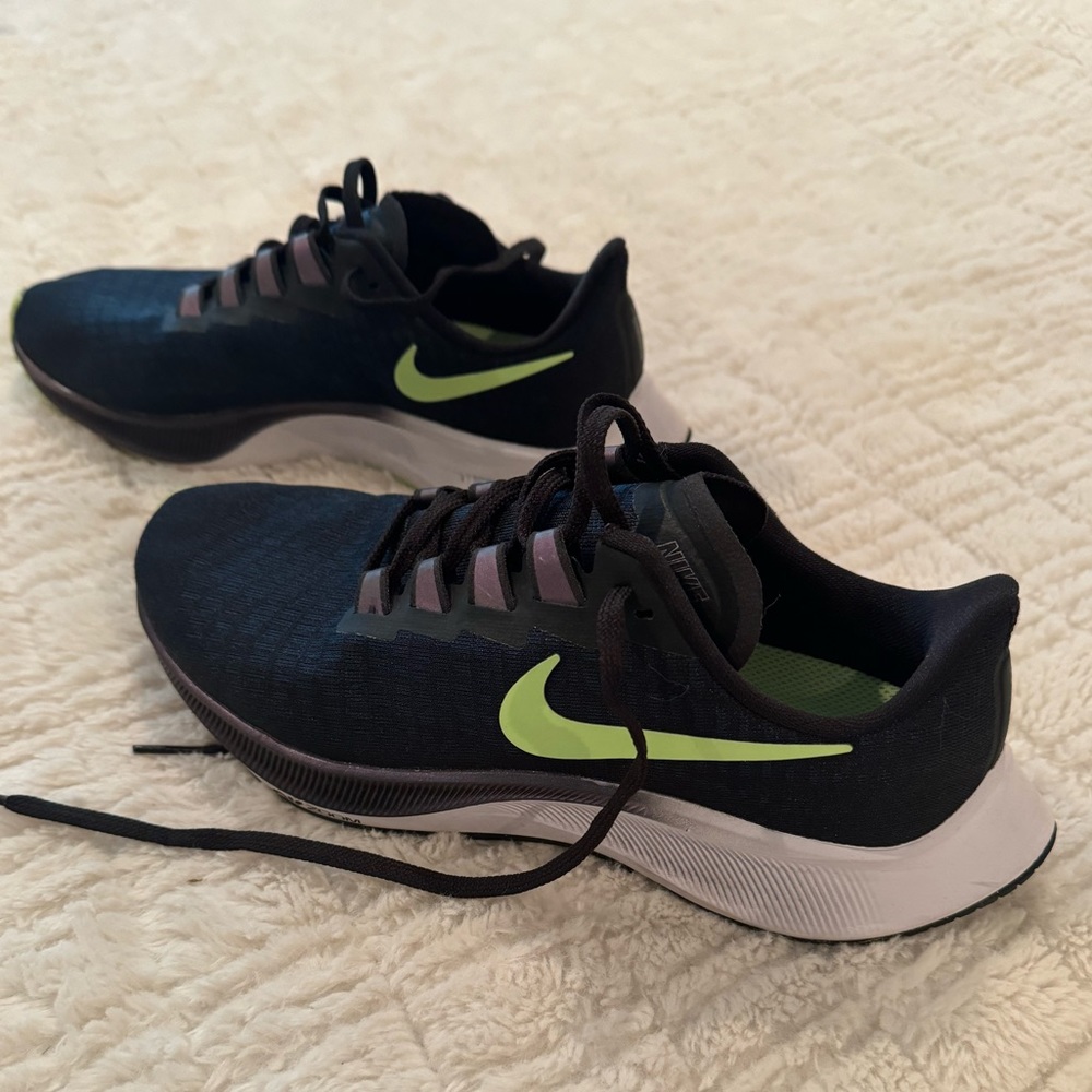 Nike Air Zoom Sneakers 7.5 🖤💚💙